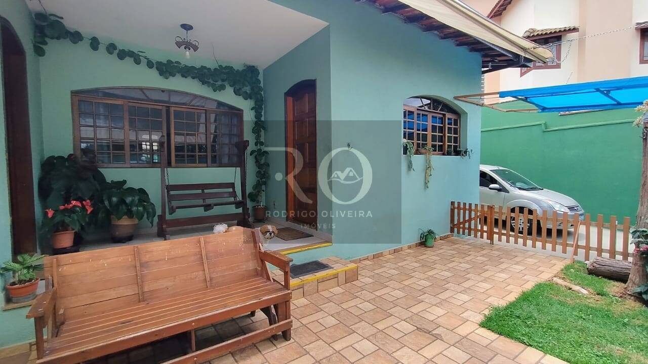 Casa, 5 quartos, 228 m² - Foto 1