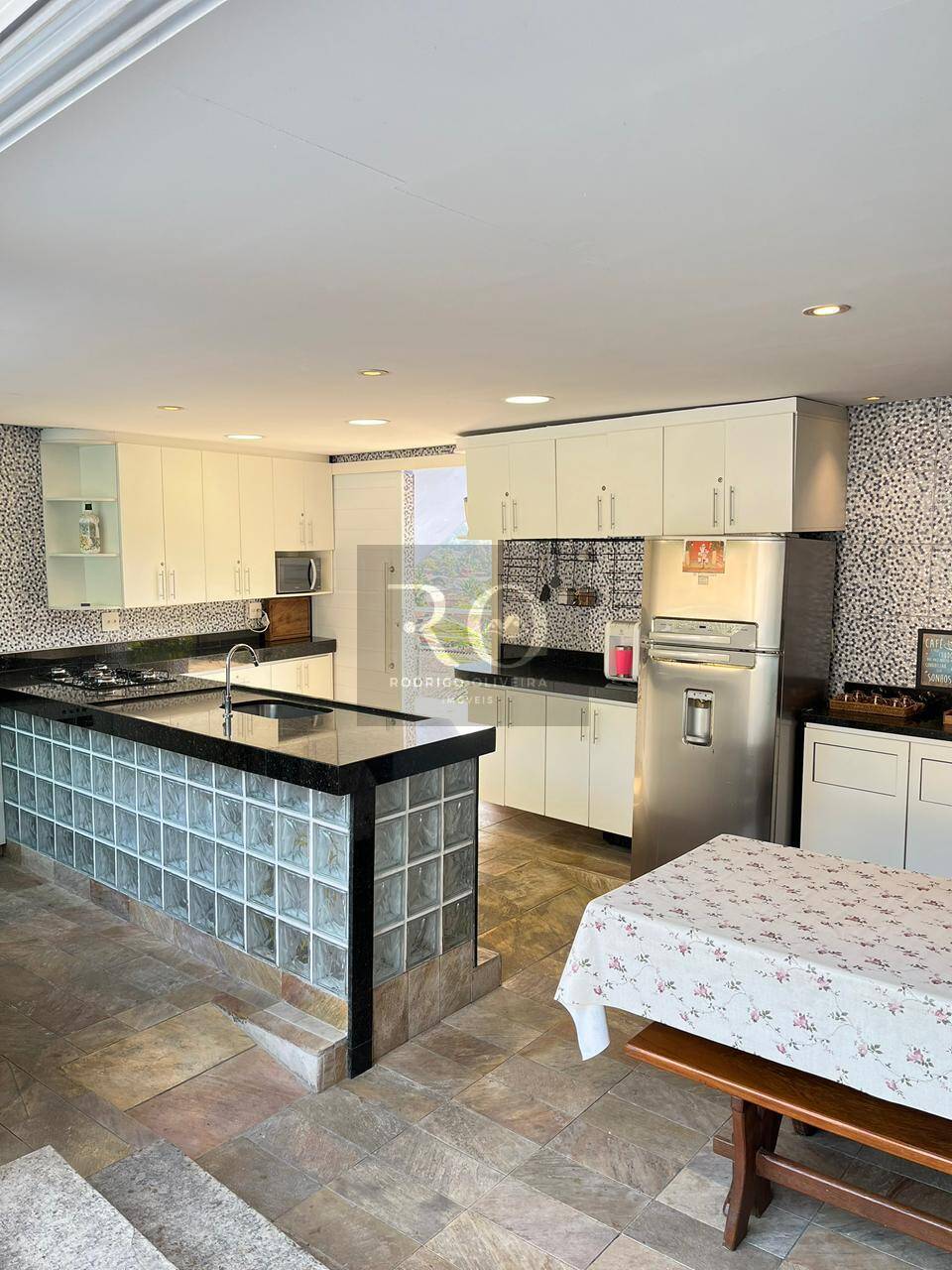 Casa, 5 quartos, 230 m² - Foto 2